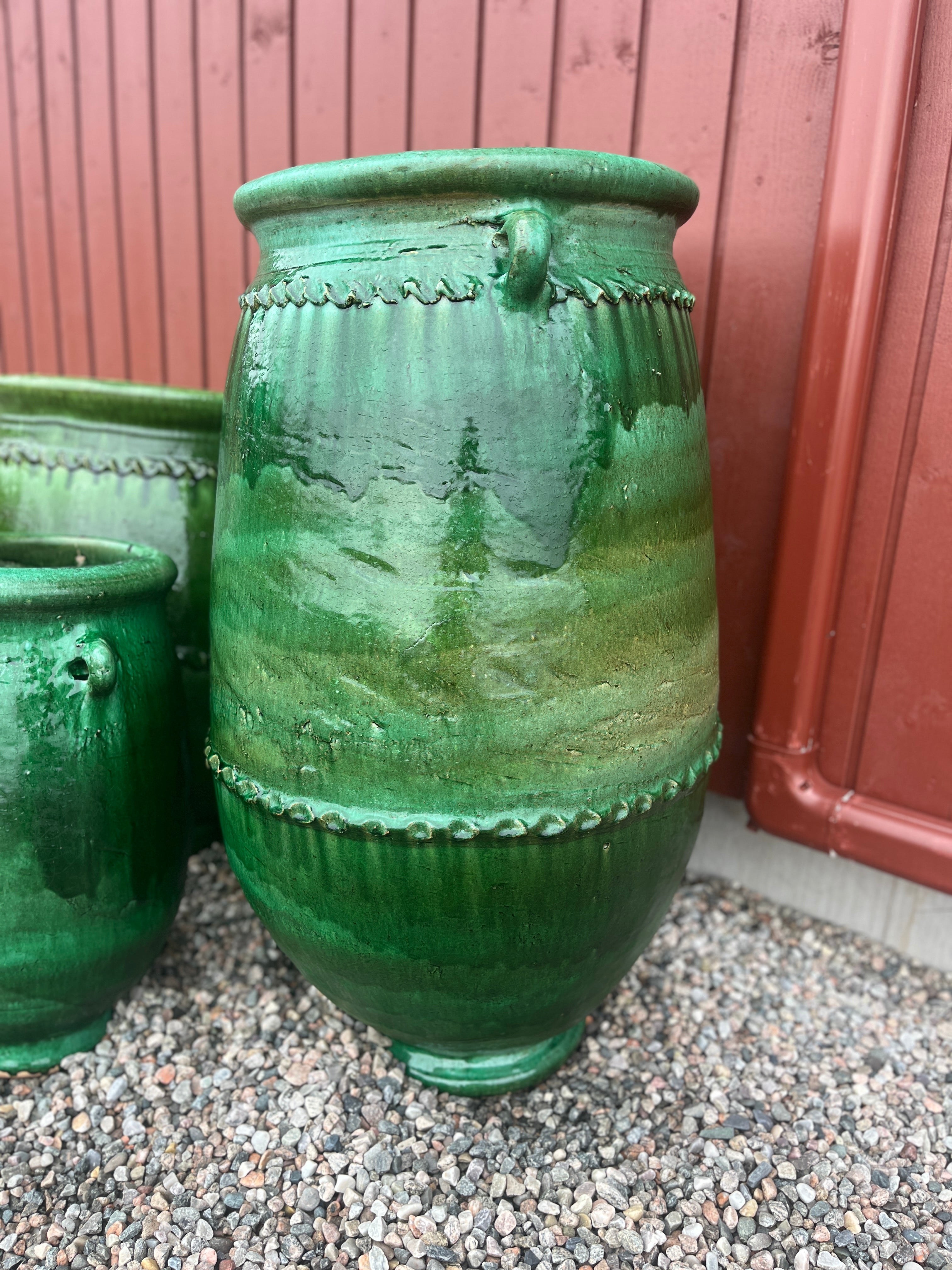 Grønn glasert terrakotta urne